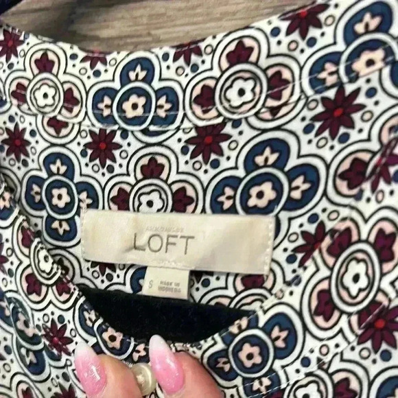 LOFT Black and White Floral Blouse - Picture 2 of 4